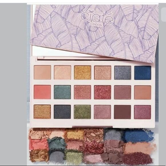 EDITOR PALETTE NEW ENGLAND
18 PIECE EYE SHADOW Palette Make-up Matte & Metallic - Picture 2 of 9